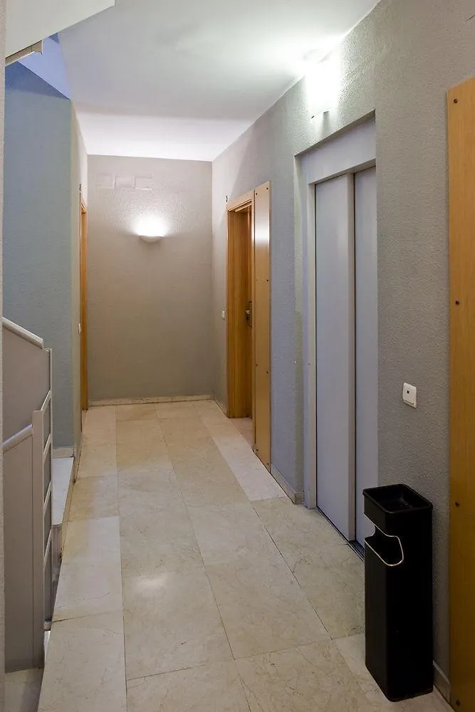 Apartamentos Ao 430 Barcelona 3*,