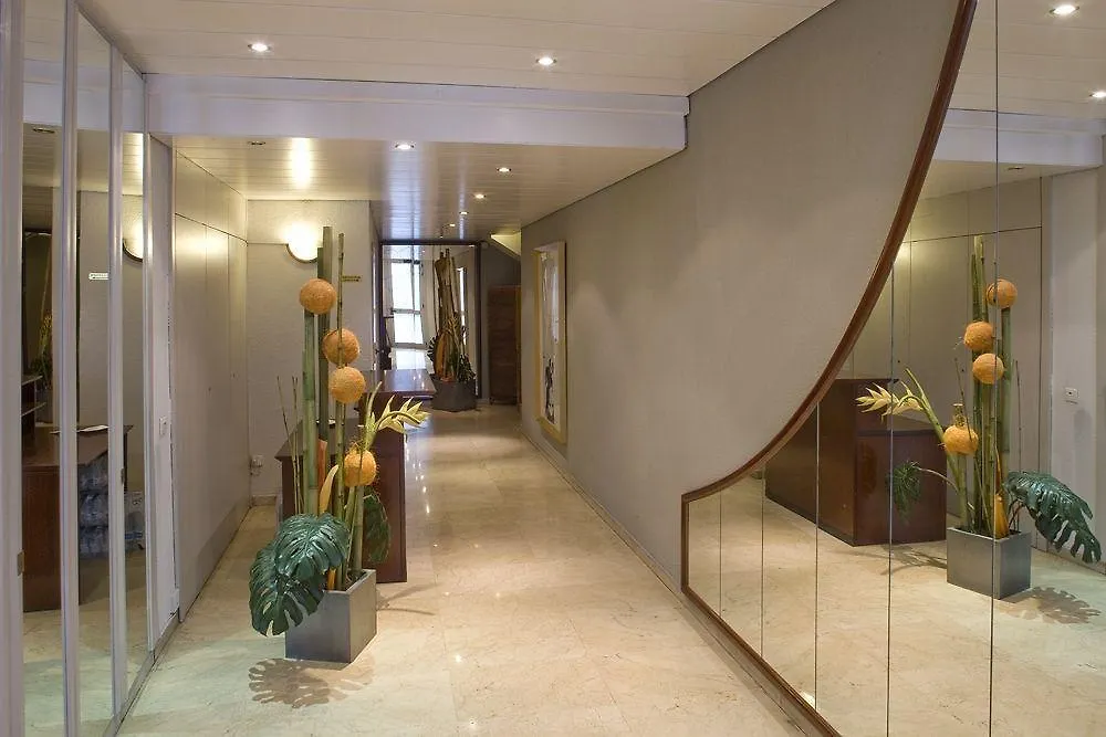 Apartamentos Ao 430 Barcelona Hotel