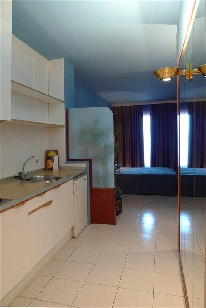 Apartamentos Ao 430 Barcelona Hotel